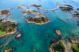 Photo Vue aérienne sur les îles Banalec et Ozach • Penvenan