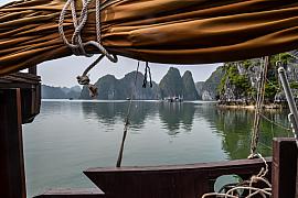 Photographie Jonque à voile dans la baie d'Halong • Vietnam