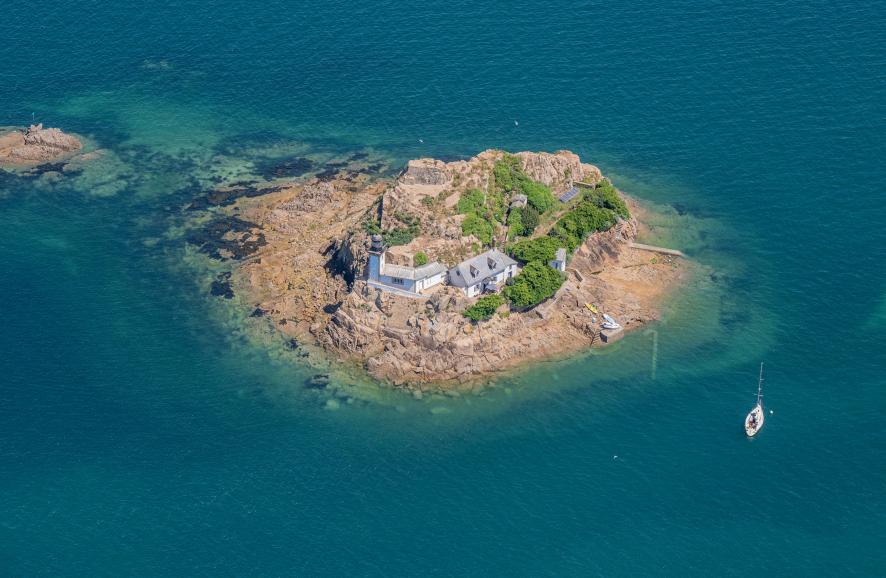 Photo Vue aérienne sur l'île Louët • Carantec
