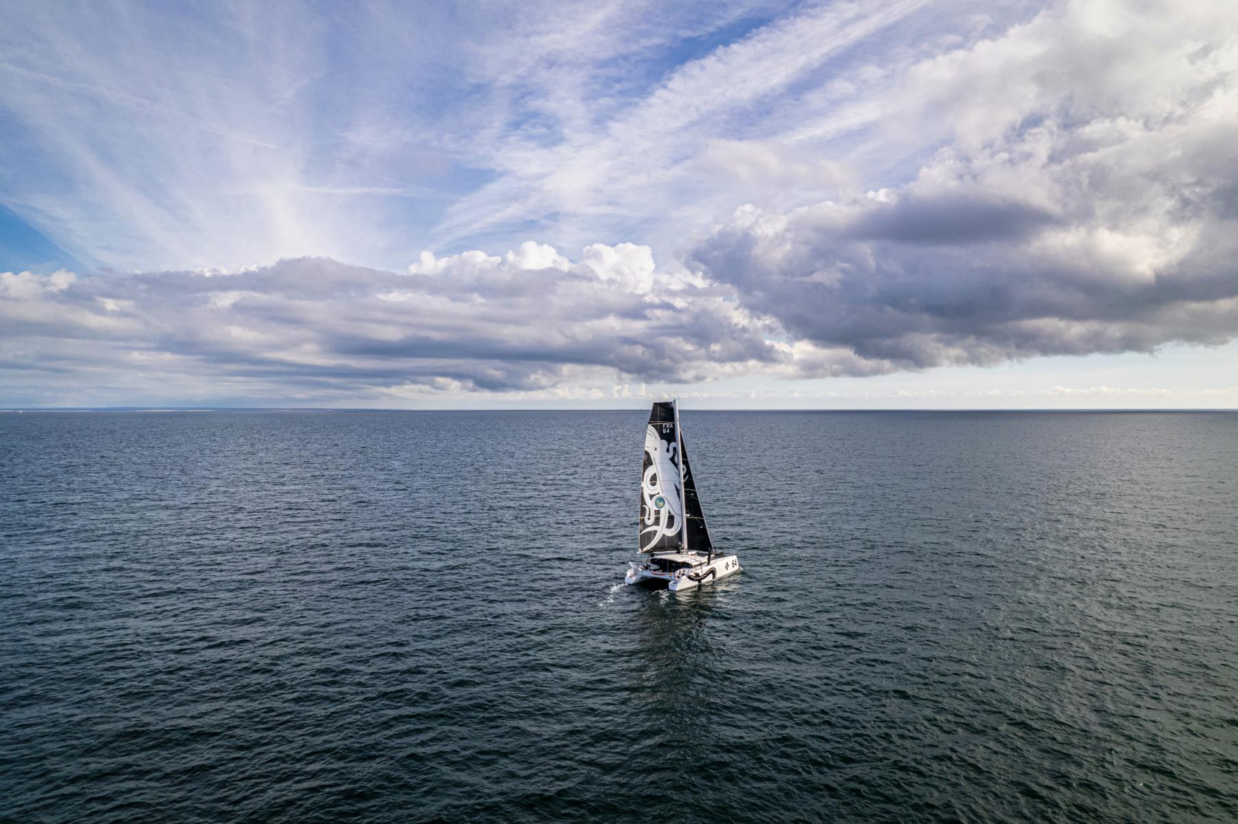 Photo Banque d'images pour la Route du Rhum 2022 / Catamaran GDD skippé par H.Mabire