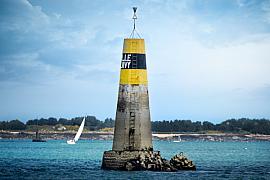Photographie Cette balise cardinale veille sur l'embouchure du Trieux. Un cliché maritime réalisé à Loguivy-de-la-Mer, témoignant du patrimoine marin des Côtes d'Armor.