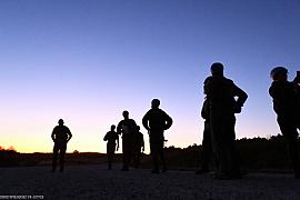 Photographie Reportage photos vidéo outdoor : l'effort collectif lors d'une formation. L'esprit d'équipe et la cohésion à travers ces jeux d'ombres 