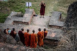 Photo Groupe de moines boudhistes • Mandalay • Myanmar
