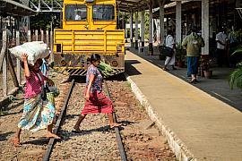 Photo Scène de vie sur le train circulaire de Rangoon • Myanmar