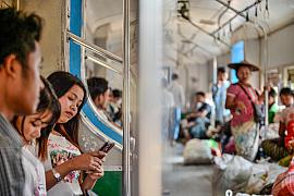 Photo Scène de vie sur le train circulaire de Rangoon • Myanmar