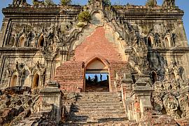 Photo Ruines du temple de Mingun Pahtodawgyi, vestige du tremblement de terre de1972 
